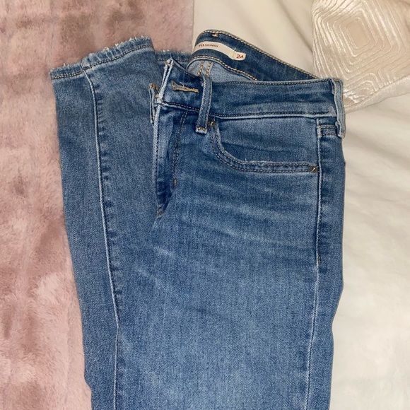 Levi's 711 Skinny - Picture 2 of 4